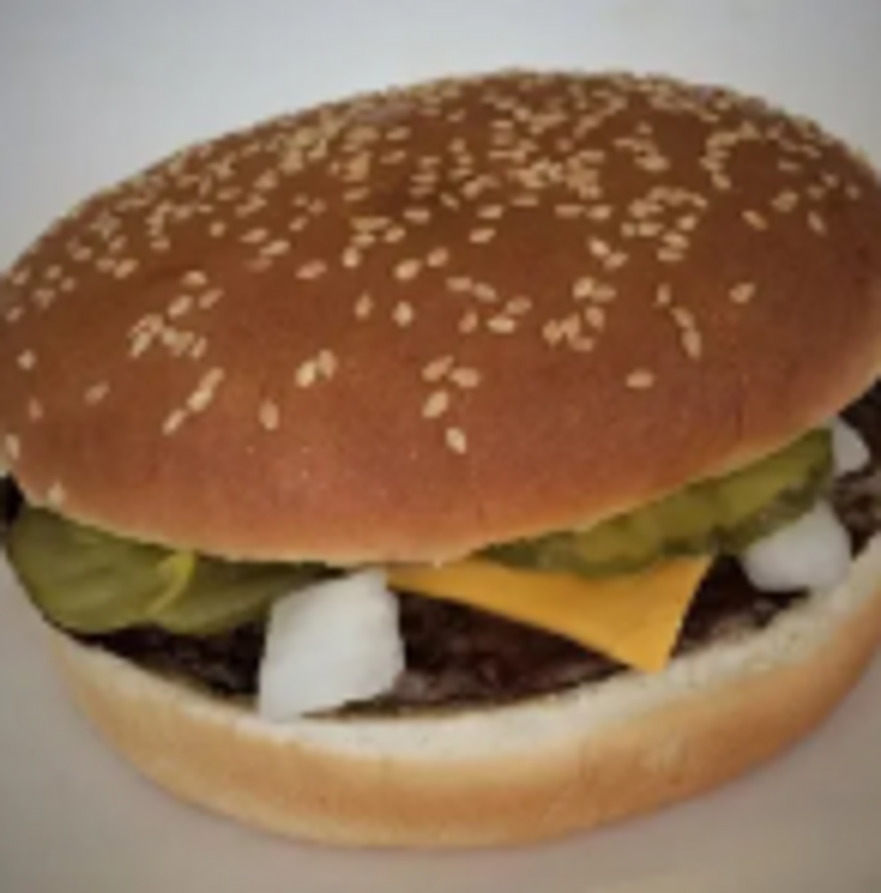 Quarter pound beef patty topped with ketchup, mustard, onions, pickles, & two slices of American cheese

$5.99 / Combo Price $10.33
